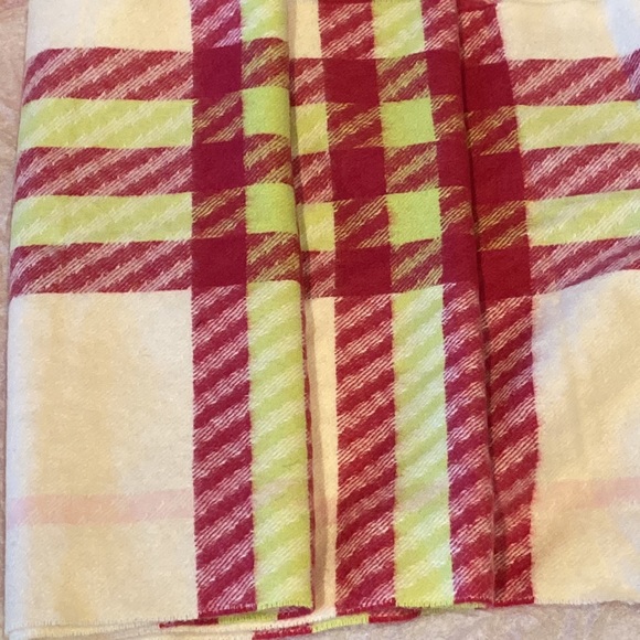 BNWT Gorgeous Rare Color Burberry London 100% Cashmere Scarf 68'x12' (173x30 cm) - Picture 2 of 5